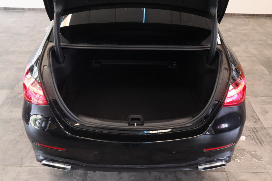 Mercedes-Benz C-Klasse 300 4MATIC AMG Line Burmester ACC Lane Assist Camera 24 Maanden garantie* (Vraag naar de voorwaarden)