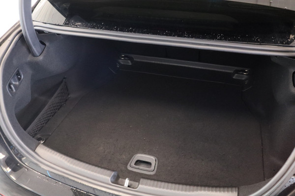 Mercedes-Benz C-Klasse 300 4MATIC AMG Line Burmester ACC Lane Assist Camera 24 Maanden garantie* (Vraag naar de voorwaarden)