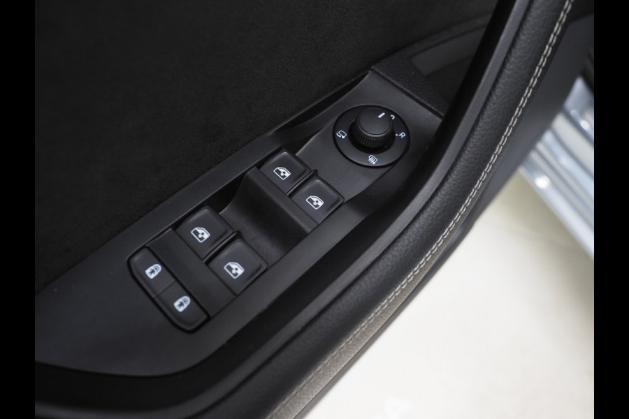 Škoda Superb Combi 1.4 TSI iV Sportline | Leder/Alcantara | Trekhaak | Carbon | 360 | Memory | Keyless | Adaptive Cruise