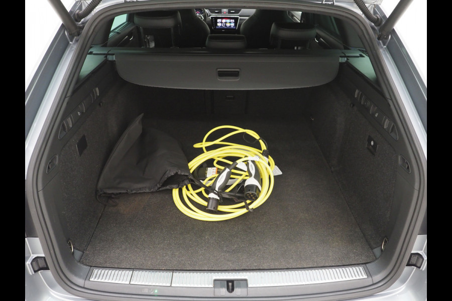 Škoda Superb Combi 1.4 TSI iV Sportline | Leder/Alcantara | Trekhaak | Carbon | 360 | Memory | Keyless | Adaptive Cruise