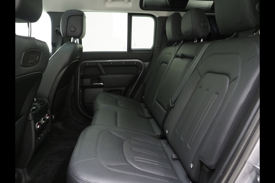 Land Rover Defender 110 2.0 P400e 110 Urban WideTrack Look | Panoramadak | Explorer Pack | Sidesteps | Lightbar | Trekhaak | Meridian