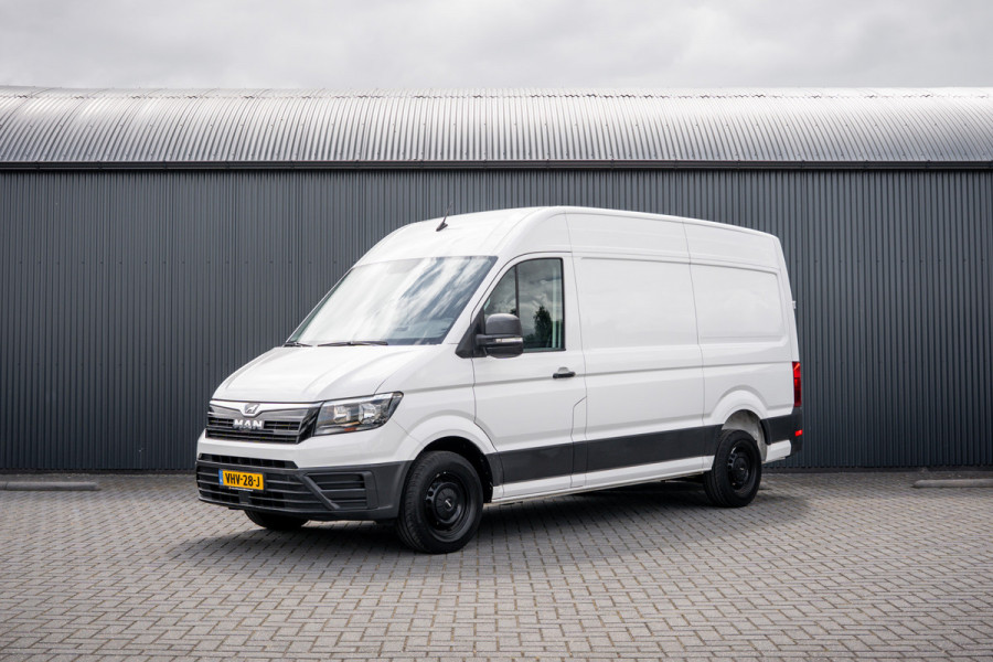 MAN TGE 2.0 TDI | L3H3 | 140 PK | 3-Zits | Trekhaak 3.0T | 1e Eigenaar | Camera | Carplay | Cruise | Airco | Trekhaak