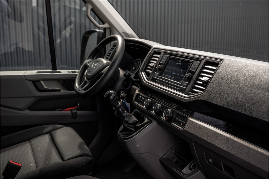 MAN TGE 2.0 TDI | L3H3 | 140 PK | 3-Zits | Trekhaak 3.0T | 1e Eigenaar | Camera | Carplay | Cruise | Airco | Trekhaak