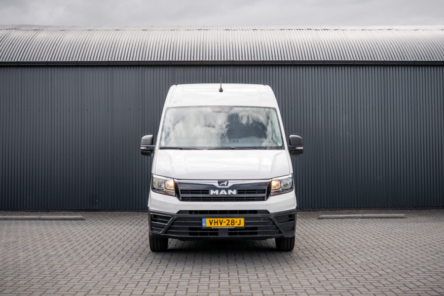 MAN TGE 2.0 TDI | L3H3 | 140 PK | 3-Zits | Trekhaak 3.0T | 1e Eigenaar | Camera | Carplay | Cruise | Airco | Trekhaak