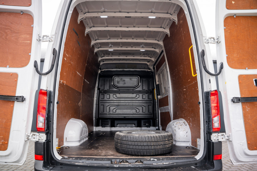 MAN TGE 2.0 TDI | L3H3 | 140 PK | 3-Zits | Trekhaak 3.0T | 1e Eigenaar | Camera | Carplay | Cruise | Airco | Trekhaak