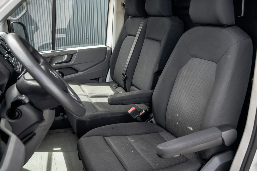 MAN TGE 2.0 TDI | L3H3 | 140 PK | 3-Zits | Trekhaak 3.0T | 1e Eigenaar | Camera | Carplay | Cruise | Airco | Trekhaak