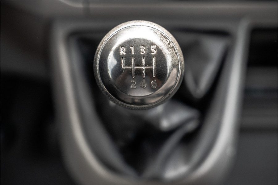 MAN TGE 2.0 TDI | L3H3 | 140 PK | 3-Zits | Trekhaak 3.0T | 1e Eigenaar | Camera | Carplay | Cruise | Airco | Trekhaak