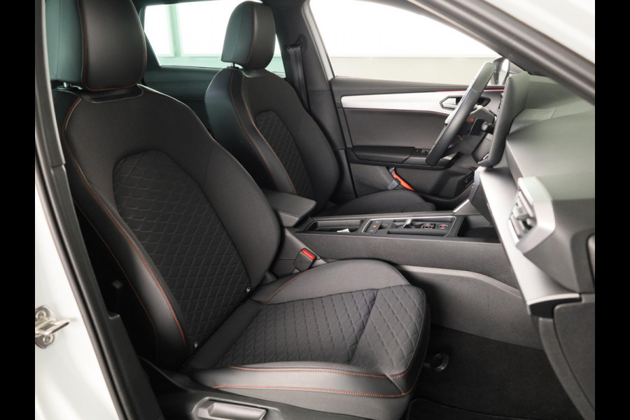 Seat Leon Sportstourer 1.5 TSI e-Hybrid FR PHEV First Edition 204 pk Automaat | Verlengde garantie | Navigatie | Parkeersensoren (Park assist) | Achteruitrijcamera | Adaptieve cruise control | Matrix LED koplampen |