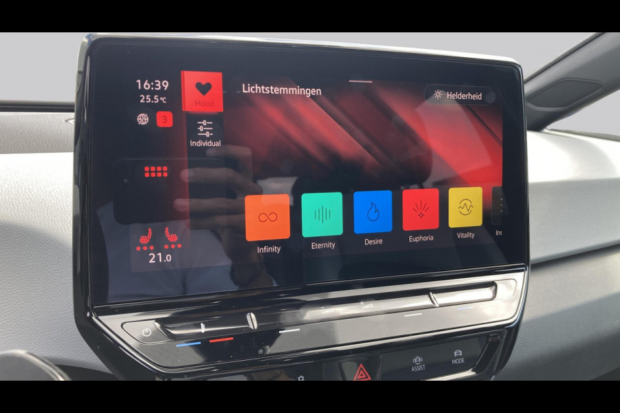 Volkswagen ID.3 Business 58 kWh 204pk | Camera | Stoelverwarming | IQ light | Carplay