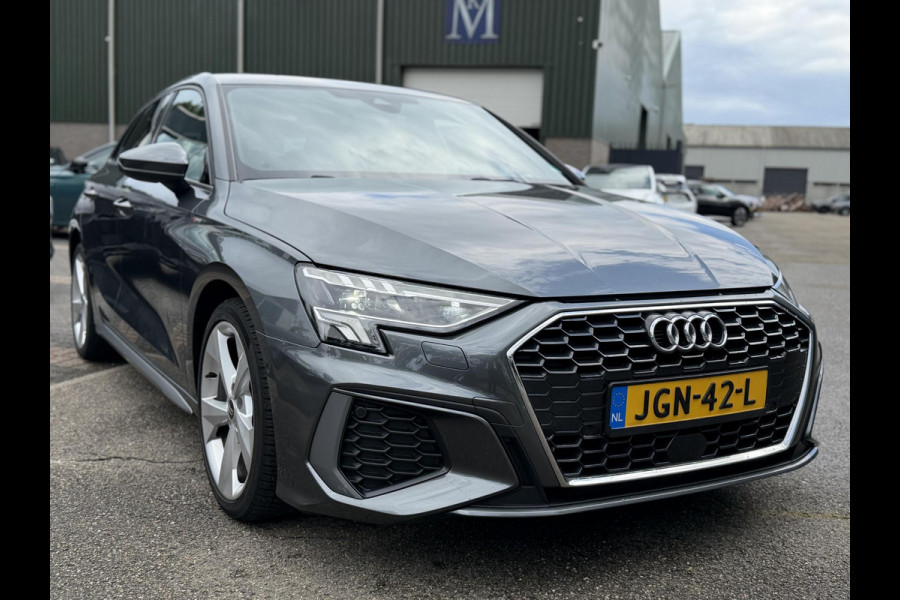 Audi A3 Sportback 35 TFSI S edition | 3X S-LINE IN & EXTERIEUR + ONDERSTEL | MILD-HYBRIDE  | NAVI + CARPLAY | STOELVERWARMING | CAMERA | ALL SEASON BANDEN | FULL LED | RIJKLAAR MET 12 MND BOVAG GARANTIE |