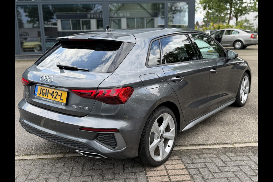 Audi A3 Sportback 35 TFSI S edition | 3X S-LINE IN & EXTERIEUR + ONDERSTEL | MILD-HYBRIDE  | NAVI + CARPLAY | STOELVERWARMING | CAMERA | ALL SEASON BANDEN | FULL LED | RIJKLAAR MET 12 MND BOVAG GARANTIE |