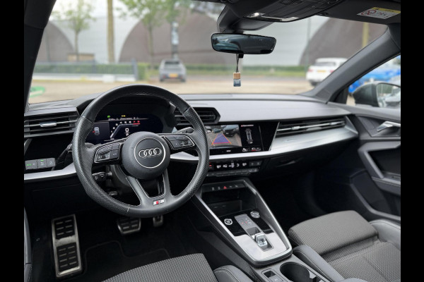 Audi A3 Sportback 35 TFSI S edition | 3X S-LINE IN & EXTERIEUR + ONDERSTEL | MILD-HYBRIDE  | NAVI + CARPLAY | STOELVERWARMING | CAMERA | ALL SEASON BANDEN | FULL LED | RIJKLAAR MET 12 MND BOVAG GARANTIE |