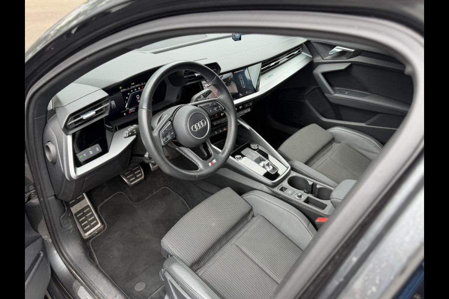 Audi A3 Sportback 35 TFSI S edition | 3X S-LINE IN & EXTERIEUR + ONDERSTEL | MILD-HYBRIDE  | NAVI + CARPLAY | STOELVERWARMING | CAMERA | ALL SEASON BANDEN | FULL LED | RIJKLAAR MET 12 MND BOVAG GARANTIE |