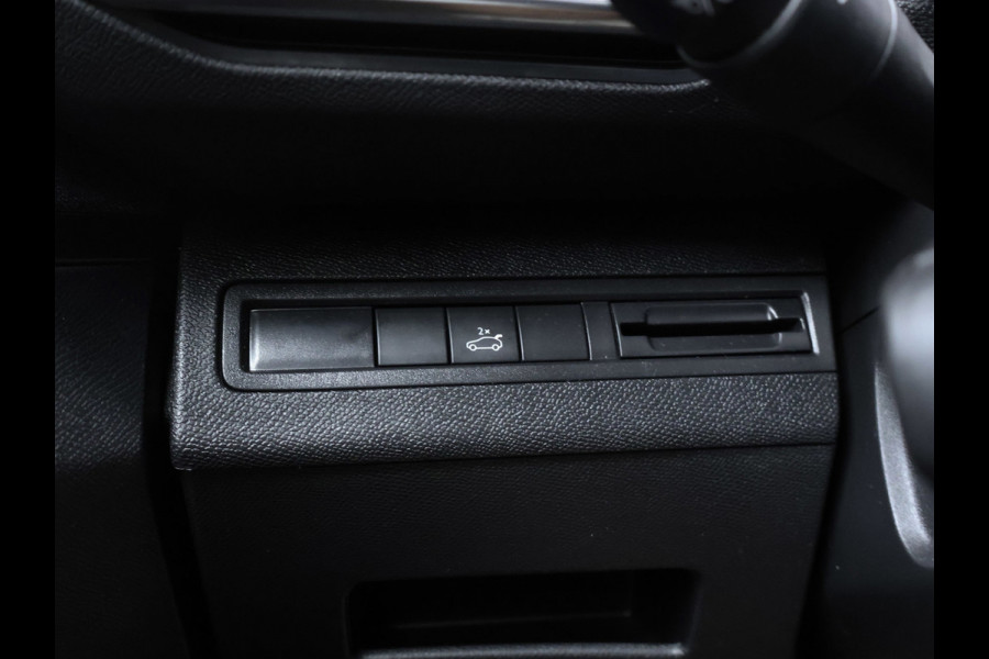 Peugeot 3008 1.2 PureTech Allure Avantage Sport (APPLE CARPLAY,NAVI,CAMERA,360 VIEW,CLIMATE,CRUISE,GETINT,LED,TREKHAAK,LM VELGEN)