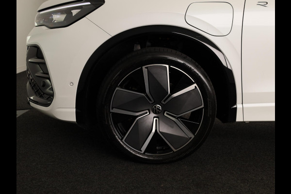 Volkswagen Tiguan 1.5 eHybrid R-Line Edition 204PK | Automaat (DSG) | Black Style | Panoramadak | 20 Inch