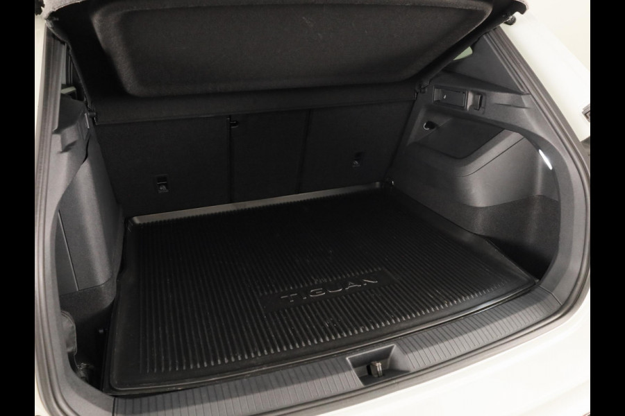 Volkswagen Tiguan 1.5 eHybrid R-Line Edition 204PK | Automaat (DSG) | Black Style | Panoramadak | 20 Inch