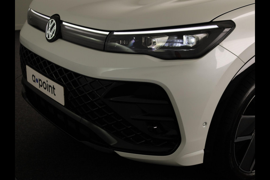Volkswagen Tiguan 1.5 eHybrid R-Line Edition 204PK | Automaat (DSG) | Black Style | Panoramadak | 20 Inch