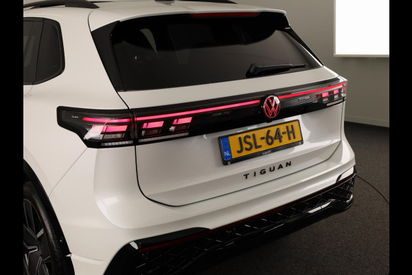 Volkswagen Tiguan 1.5 eHybrid R-Line Edition 204PK | Automaat (DSG) | Black Style | Panoramadak | 20 Inch
