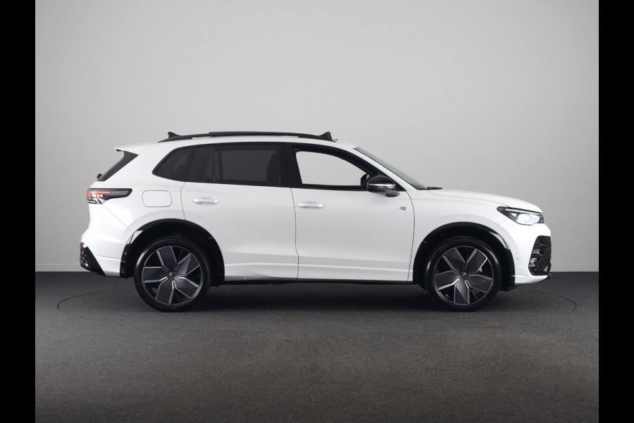 Volkswagen Tiguan 1.5 eHybrid R-Line Edition 204PK | Automaat (DSG) | Black Style | Panoramadak | 20 Inch
