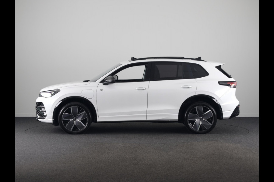 Volkswagen Tiguan 1.5 eHybrid R-Line Edition 204PK | Automaat (DSG) | Black Style | Panoramadak | 20 Inch