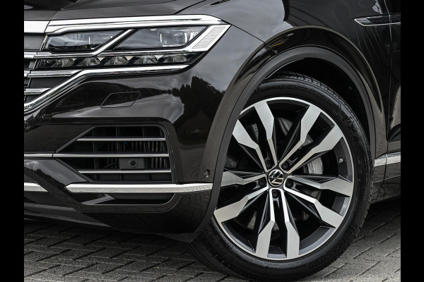 Volkswagen Touareg 3.0 TSi eHybrid 4MOTION | Panoramadak | Night Vision | Luchtvering | Massagestoelen + Ventilatie | Dynaudio | HUD | 360 Camera | Ambiance Interieur | Trekhaak | Soft Close | Stoelverwarming V+A |