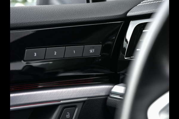 Volkswagen Touareg 3.0 TSi eHybrid 4MOTION | Panoramadak | Night Vision | Luchtvering | Massagestoelen + Ventilatie | Dynaudio | HUD | 360 Camera | Ambiance Interieur | Trekhaak | Soft Close | Stoelverwarming V+A |