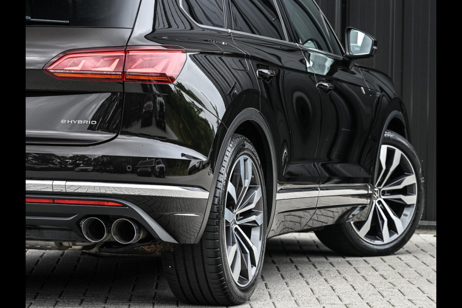 Volkswagen Touareg 3.0 TSi eHybrid 4MOTION | Panoramadak | Night Vision | Luchtvering | Massagestoelen + Ventilatie | Dynaudio | HUD | 360 Camera | Ambiance Interieur | Trekhaak | Soft Close | Stoelverwarming V+A |