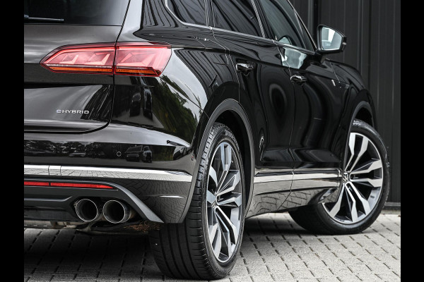 Volkswagen Touareg 3.0 TSi eHybrid 4MOTION | Panoramadak | Night Vision | Luchtvering | Massagestoelen + Ventilatie | Dynaudio | HUD | 360 Camera | Ambiance Interieur | Trekhaak | Soft Close | Stoelverwarming V+A |