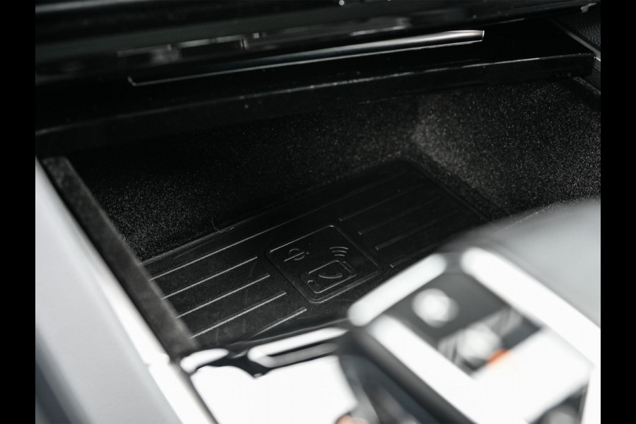 Volkswagen Touareg 3.0 TSi eHybrid 4MOTION | Panoramadak | Night Vision | Luchtvering | Massagestoelen + Ventilatie | Dynaudio | HUD | 360 Camera | Ambiance Interieur | Trekhaak | Soft Close | Stoelverwarming V+A |