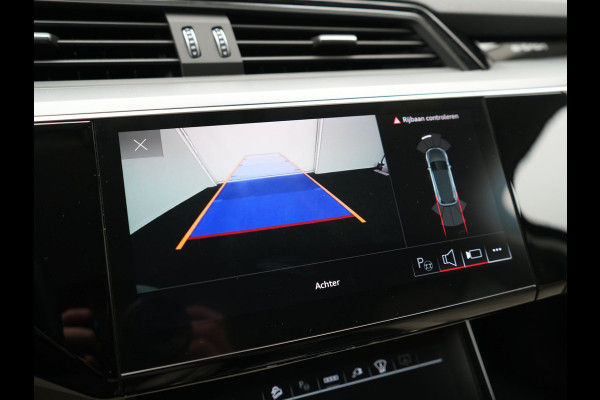 Audi Q8 e-tron 55 quattro S Line 114 kWh 408pk Dealer O.H | Trekhaak Afn. | Adaptive Cruise | Camera | Head Up | Matrix LED | Lederen Sportstoelen Memory & Ventilatie | Apple Carplay | Virtual | Stoelverwarming | Navigatie | DAB | 20"L.M |