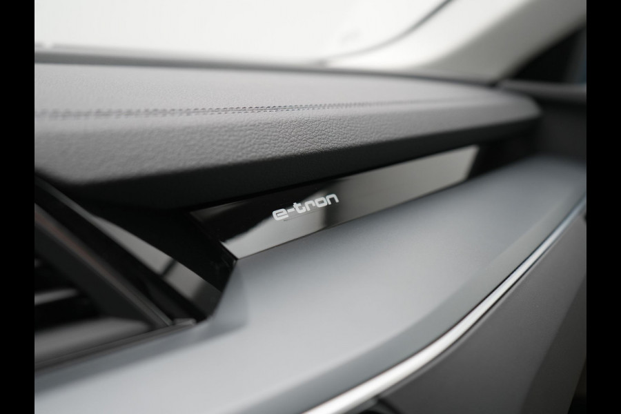 Audi Q8 e-tron 55 quattro S Line 114 kWh 408pk Dealer O.H | Trekhaak Afn. | Adaptive Cruise | Camera | Head Up | Matrix LED | Lederen Sportstoelen Memory & Ventilatie | Apple Carplay | Virtual | Stoelverwarming | Navigatie | DAB | 20"L.M |