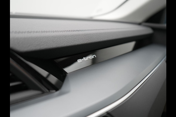 Audi Q8 e-tron 55 quattro S Line 114 kWh 408pk Dealer O.H | Trekhaak Afn. | Adaptive Cruise | Camera | Head Up | Matrix LED | Lederen Sportstoelen Memory & Ventilatie | Apple Carplay | Virtual | Stoelverwarming | Navigatie | DAB | 20"L.M |