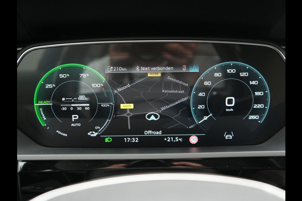 Audi Q8 e-tron 55 quattro S Line 114 kWh 408pk Dealer O.H | Trekhaak Afn. | Adaptive Cruise | Camera | Head Up | Matrix LED | Lederen Sportstoelen Memory & Ventilatie | Apple Carplay | Virtual | Stoelverwarming | Navigatie | DAB | 20"L.M |