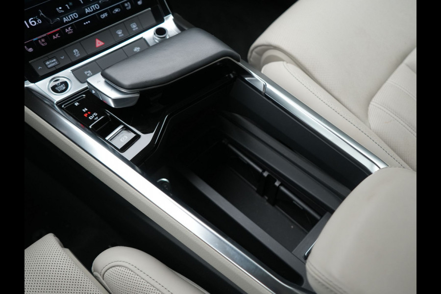 Audi Q8 e-tron 55 quattro S Line 114 kWh 408pk Dealer O.H | Trekhaak Afn. | Adaptive Cruise | Camera | Head Up | Matrix LED | Lederen Sportstoelen Memory & Ventilatie | Apple Carplay | Virtual | Stoelverwarming | Navigatie | DAB | 20"L.M |
