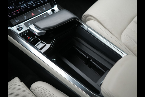Audi Q8 e-tron 55 quattro S Line 114 kWh 408pk Dealer O.H | Trekhaak Afn. | Adaptive Cruise | Camera | Head Up | Matrix LED | Lederen Sportstoelen Memory & Ventilatie | Apple Carplay | Virtual | Stoelverwarming | Navigatie | DAB | 20"L.M |