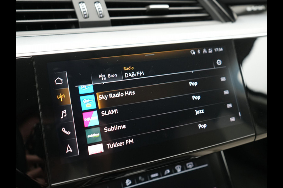 Audi Q8 e-tron 55 quattro S Line 114 kWh 408pk Dealer O.H | Trekhaak Afn. | Adaptive Cruise | Camera | Head Up | Matrix LED | Lederen Sportstoelen Memory & Ventilatie | Apple Carplay | Virtual | Stoelverwarming | Navigatie | DAB | 20"L.M |