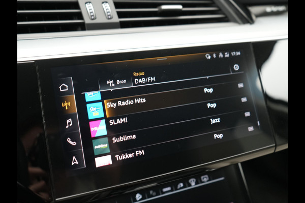 Audi Q8 e-tron 55 quattro S Line 114 kWh 408pk Dealer O.H | Trekhaak Afn. | Adaptive Cruise | Camera | Head Up | Matrix LED | Lederen Sportstoelen Memory & Ventilatie | Apple Carplay | Virtual | Stoelverwarming | Navigatie | DAB | 20"L.M |
