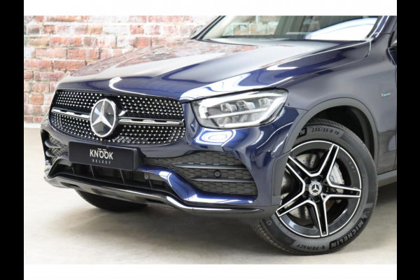 Mercedes-Benz GLC Coupé 300e 4MATIC AMG-Line Automaat / Burmester / Nightpakket / Rijassistentiepakket Plus / Sportonderstel / Stoelverwaming / Achteruitrijcamera / Elektrischverstelbare stoelen / LED / Navigatiesysteem / Leder