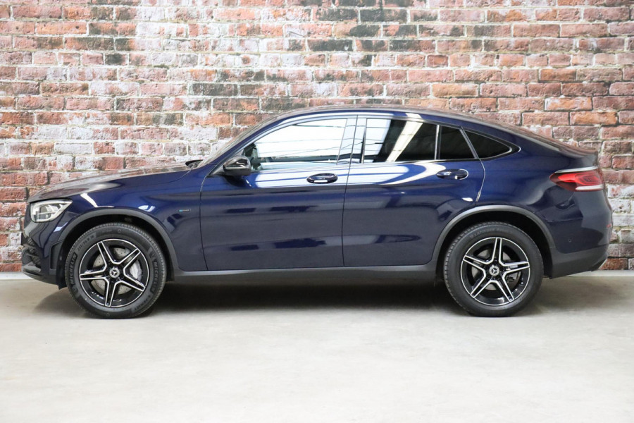 Mercedes-Benz GLC Coupé 300e 4MATIC AMG-Line Automaat / Burmester / Nightpakket / Rijassistentiepakket Plus / Sportonderstel / Stoelverwaming / Achteruitrijcamera / Elektrischverstelbare stoelen / LED / Navigatiesysteem / Leder