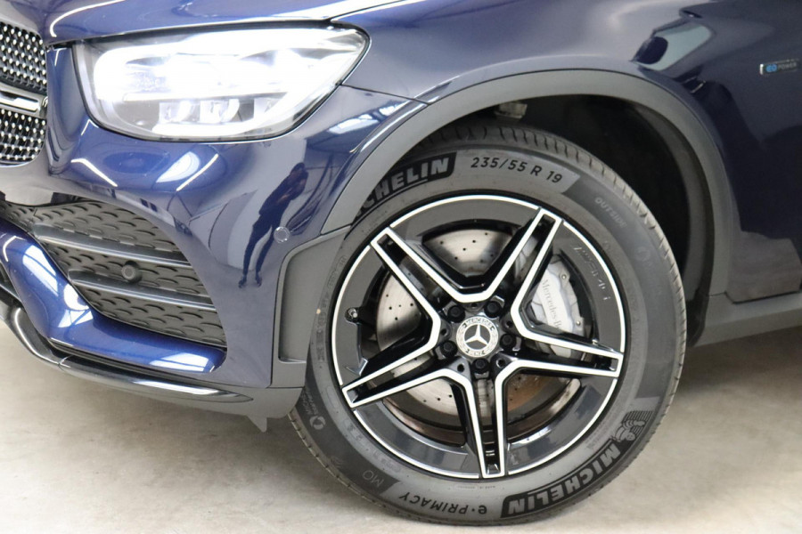 Mercedes-Benz GLC Coupé 300e 4MATIC AMG-Line Automaat / Burmester / Nightpakket / Rijassistentiepakket Plus / Sportonderstel / Stoelverwaming / Achteruitrijcamera / Elektrischverstelbare stoelen / LED / Navigatiesysteem / Leder