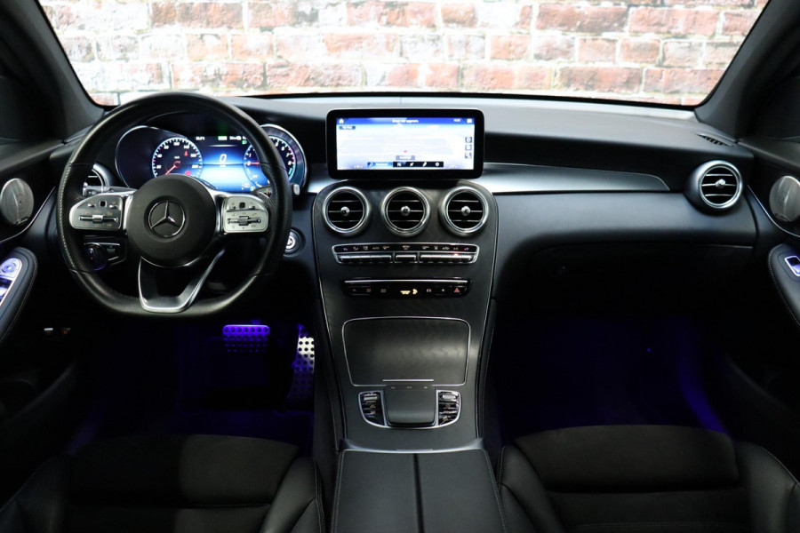 Mercedes-Benz GLC Coupé 300e 4MATIC AMG-Line Automaat / Burmester / Nightpakket / Rijassistentiepakket Plus / Sportonderstel / Stoelverwaming / Achteruitrijcamera / Elektrischverstelbare stoelen / LED / Navigatiesysteem / Leder