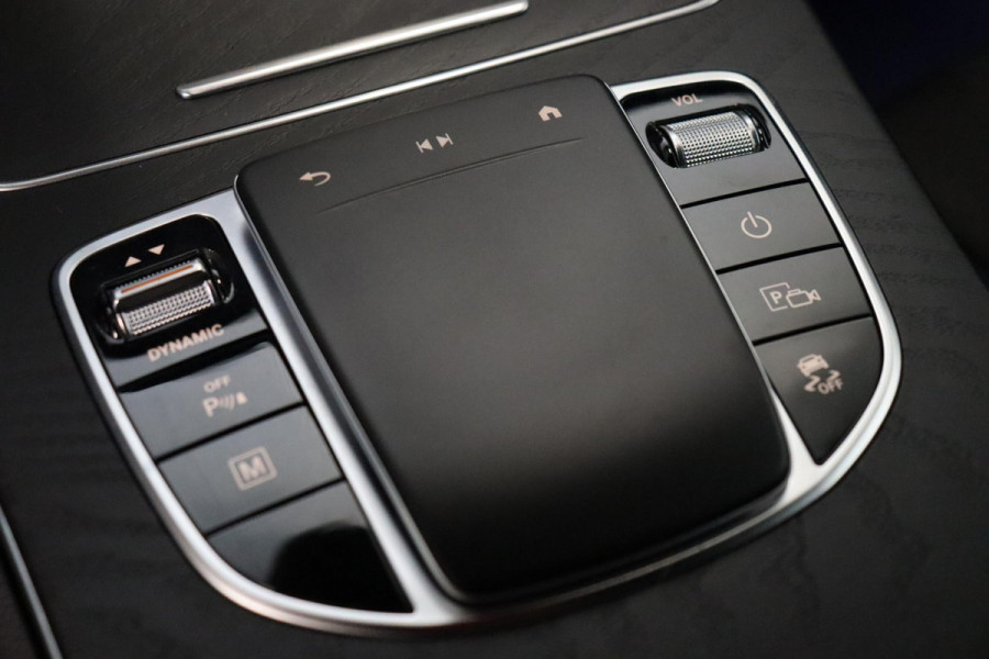 Mercedes-Benz GLC Coupé 300e 4MATIC AMG-Line Automaat / Burmester / Nightpakket / Rijassistentiepakket Plus / Sportonderstel / Stoelverwaming / Achteruitrijcamera / Elektrischverstelbare stoelen / LED / Navigatiesysteem / Leder