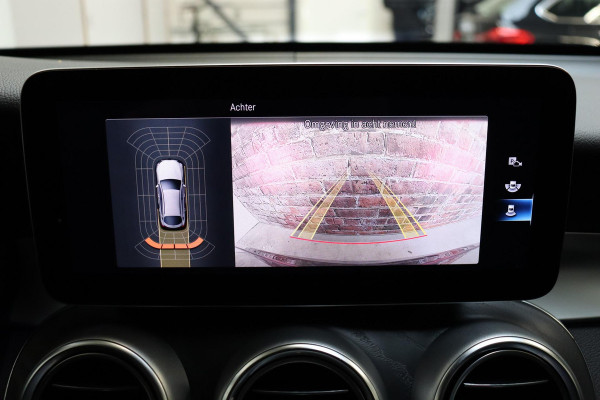 Mercedes-Benz GLC Coupé 300e 4MATIC AMG-Line Automaat / Burmester / Nightpakket / Rijassistentiepakket Plus / Sportonderstel / Stoelverwaming / Achteruitrijcamera / Elektrischverstelbare stoelen / LED / Navigatiesysteem / Leder