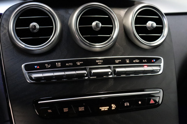 Mercedes-Benz GLC Coupé 300e 4MATIC AMG-Line Automaat / Burmester / Nightpakket / Rijassistentiepakket Plus / Sportonderstel / Stoelverwaming / Achteruitrijcamera / Elektrischverstelbare stoelen / LED / Navigatiesysteem / Leder