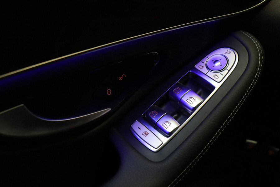 Mercedes-Benz GLC Coupé 300e 4MATIC AMG-Line Automaat / Burmester / Nightpakket / Rijassistentiepakket Plus / Sportonderstel / Stoelverwaming / Achteruitrijcamera / Elektrischverstelbare stoelen / LED / Navigatiesysteem / Leder