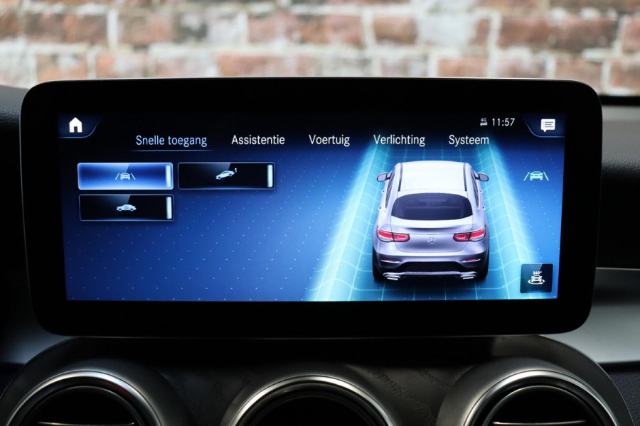 Mercedes-Benz GLC Coupé 300e 4MATIC AMG-Line Automaat / Burmester / Nightpakket / Rijassistentiepakket Plus / Sportonderstel / Stoelverwaming / Achteruitrijcamera / Elektrischverstelbare stoelen / LED / Navigatiesysteem / Leder