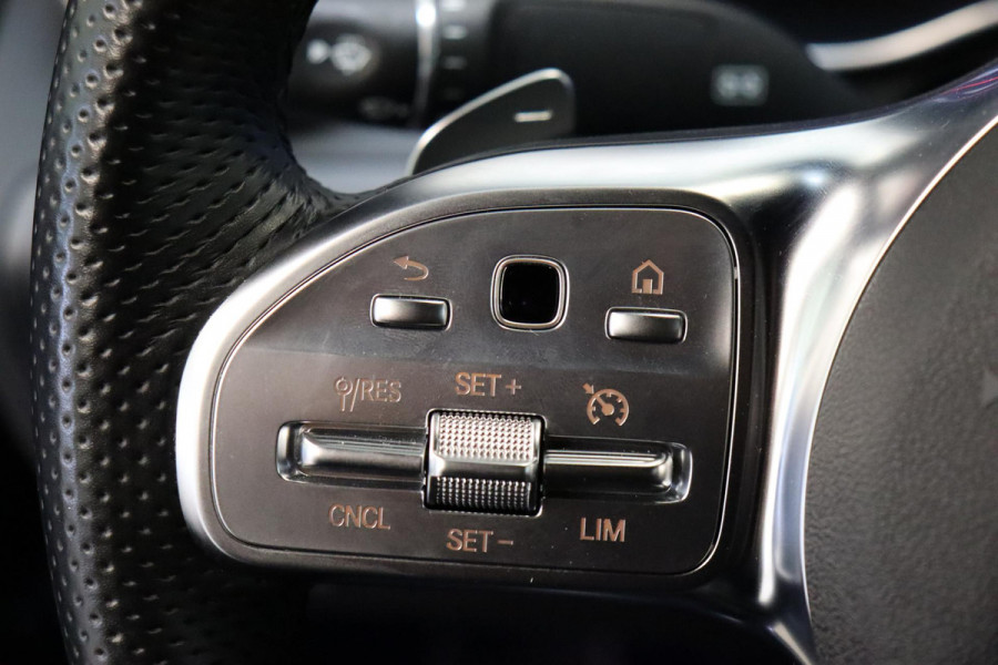 Mercedes-Benz GLC Coupé 300e 4MATIC AMG-Line Automaat / Burmester / Nightpakket / Rijassistentiepakket Plus / Sportonderstel / Stoelverwaming / Achteruitrijcamera / Elektrischverstelbare stoelen / LED / Navigatiesysteem / Leder