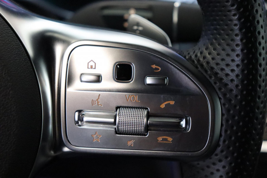 Mercedes-Benz GLC Coupé 300e 4MATIC AMG-Line Automaat / Burmester / Nightpakket / Rijassistentiepakket Plus / Sportonderstel / Stoelverwaming / Achteruitrijcamera / Elektrischverstelbare stoelen / LED / Navigatiesysteem / Leder