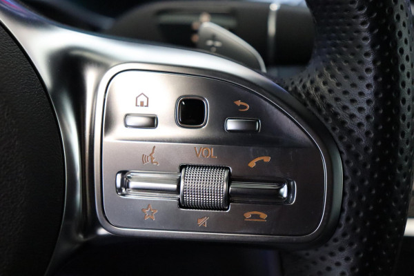 Mercedes-Benz GLC Coupé 300e 4MATIC AMG-Line Automaat / Burmester / Nightpakket / Rijassistentiepakket Plus / Sportonderstel / Stoelverwaming / Achteruitrijcamera / Elektrischverstelbare stoelen / LED / Navigatiesysteem / Leder