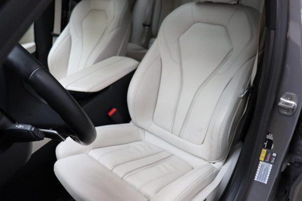 BMW 5 Serie Touring 530e xDrive High Executive M Sport Pakket Automaat / Live Cockpit Professional / Driving Assistant Professional / Laserlicht / Panoramadak / Trekhaak / Stuurwielverwarming / Ambiance Verlichting / Stoelverwarming voor+achter / Head-Up Display / DAB / Hifi / Sportstoelen
